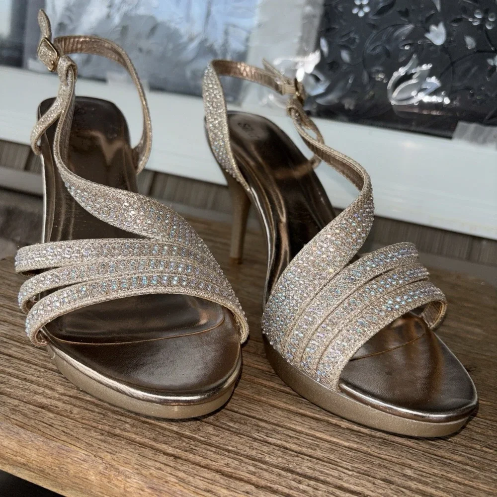 SILVER SLIPPER GOLD/BRONZE 4 IN. HEEL ANTI- SLIP GRIPPING WOMENS  8.5 W